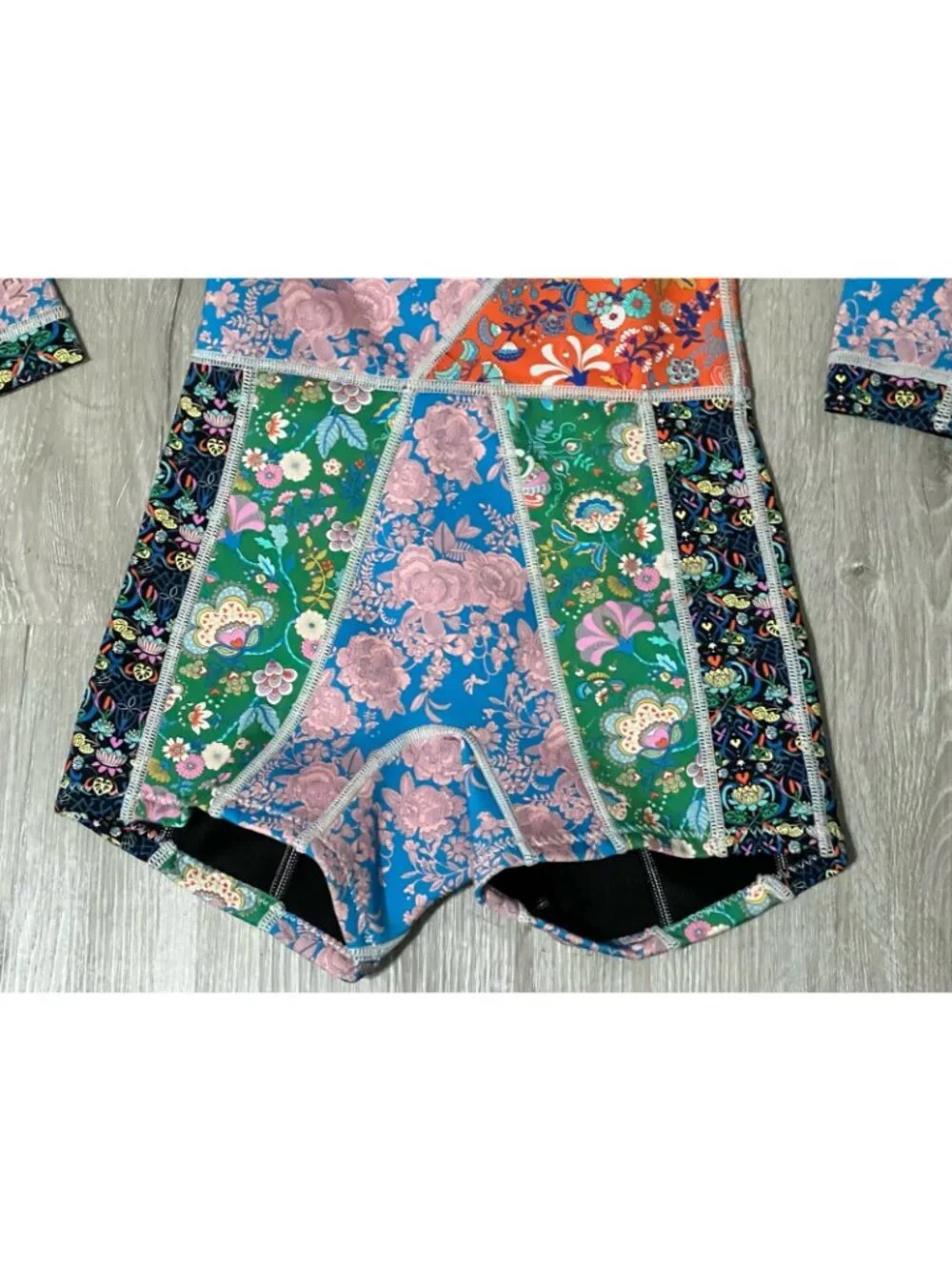 Cynthia Rowley Girls Floral Wetsuit Size 9/10 Patchwork Print